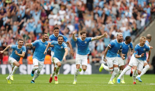 2：0！门神多次神扑+莱万破球荒 巴萨4分钟2球赢下德比 甩皇马7分