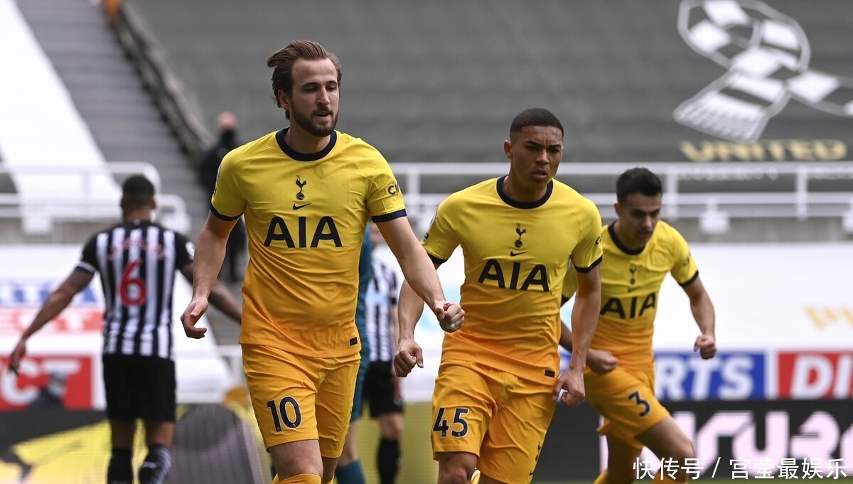 赵睿后场发球失误 孙铭徽断球上篮得手